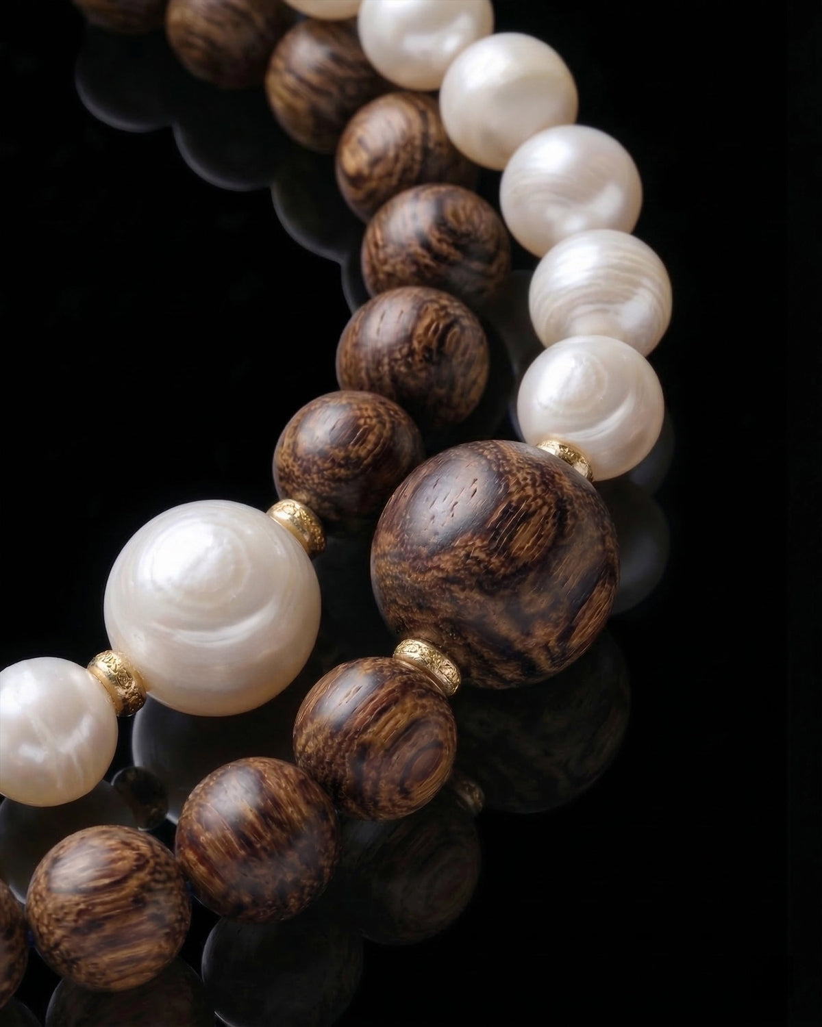 Pearl And Agarwood - Luzari
