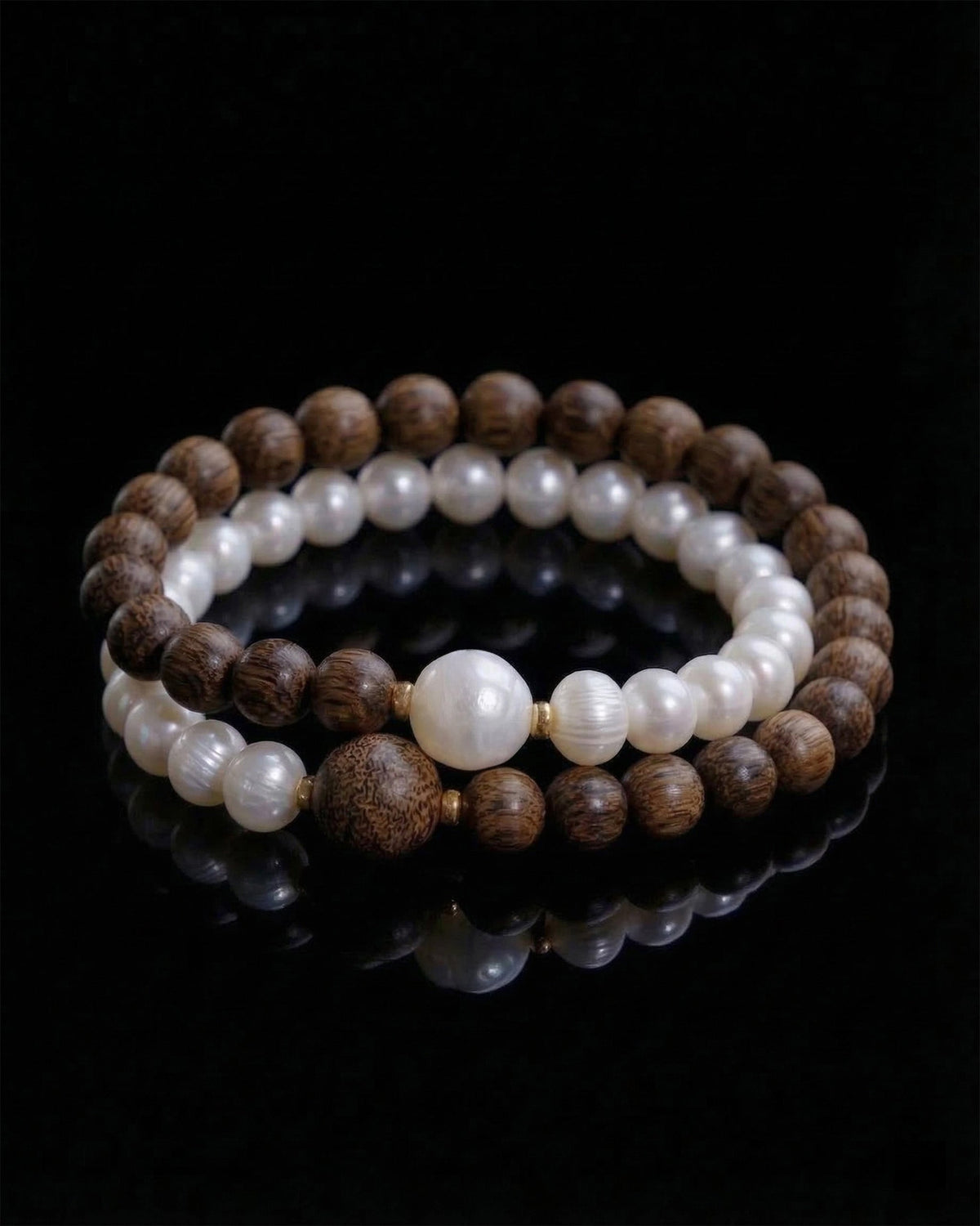 Focal Bead Bracelet In Pearl And Agarwood - Luzari