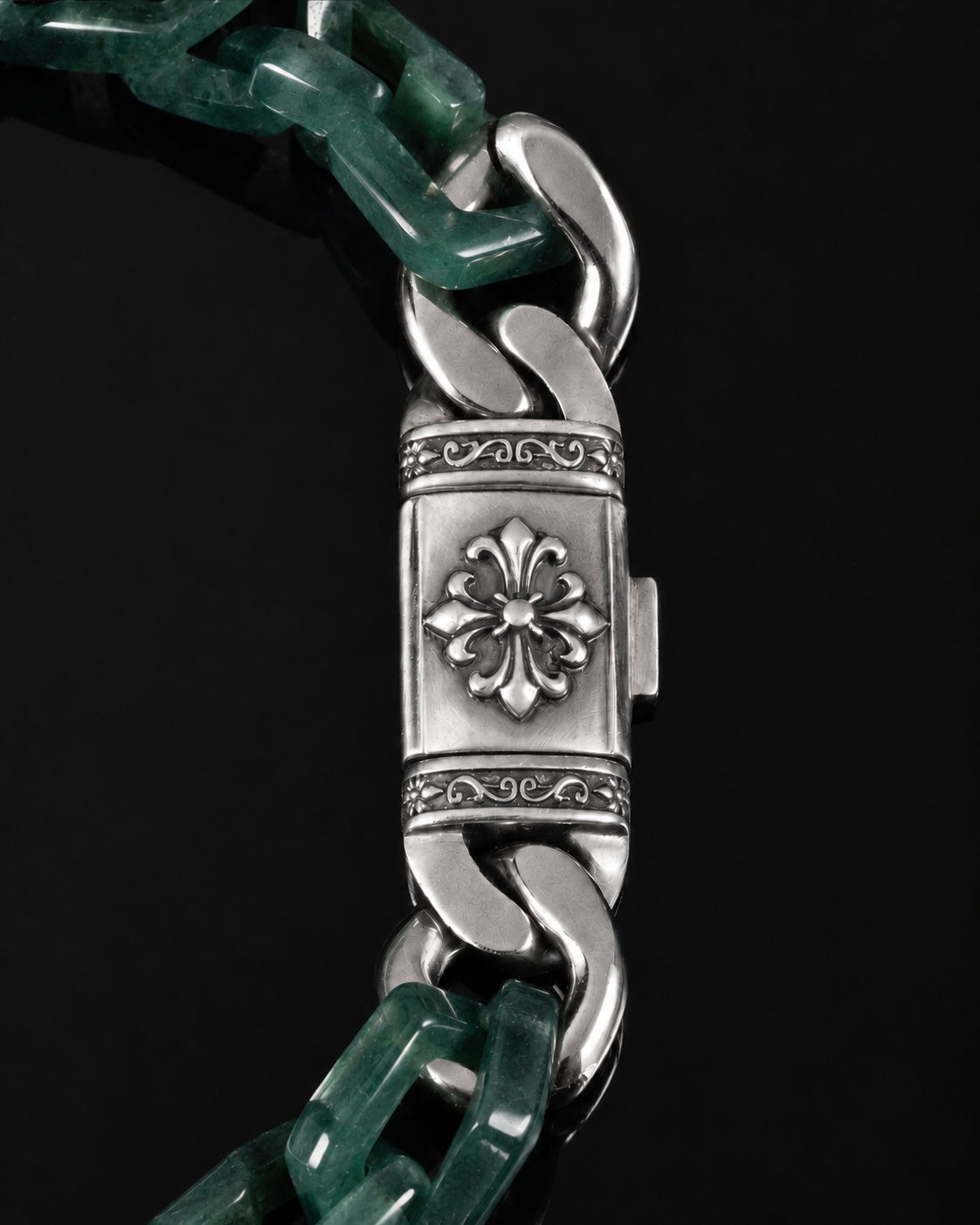 Silver Relic clasp, Dark Green necklace